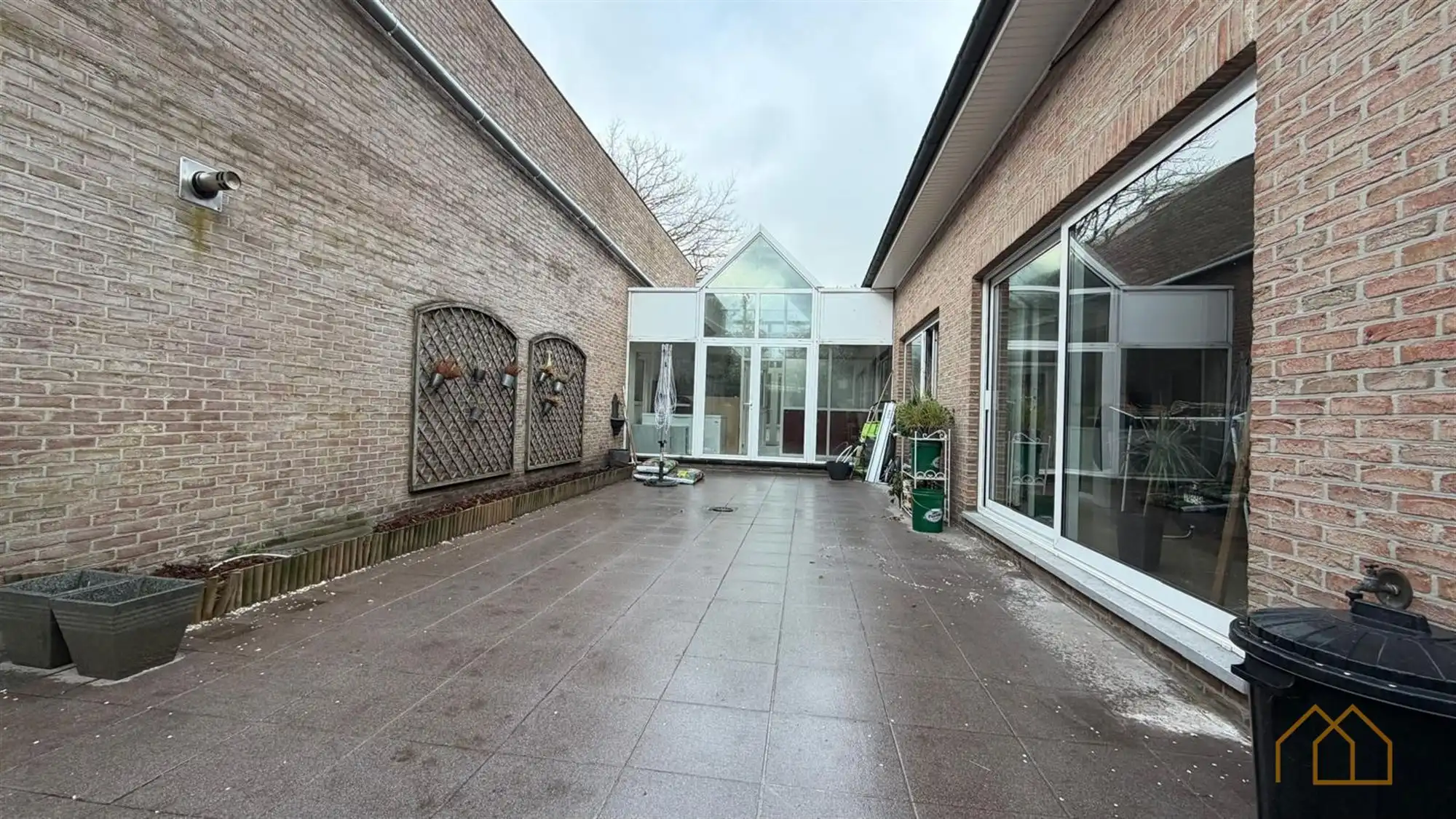 Ruime woning met burelen foto 21