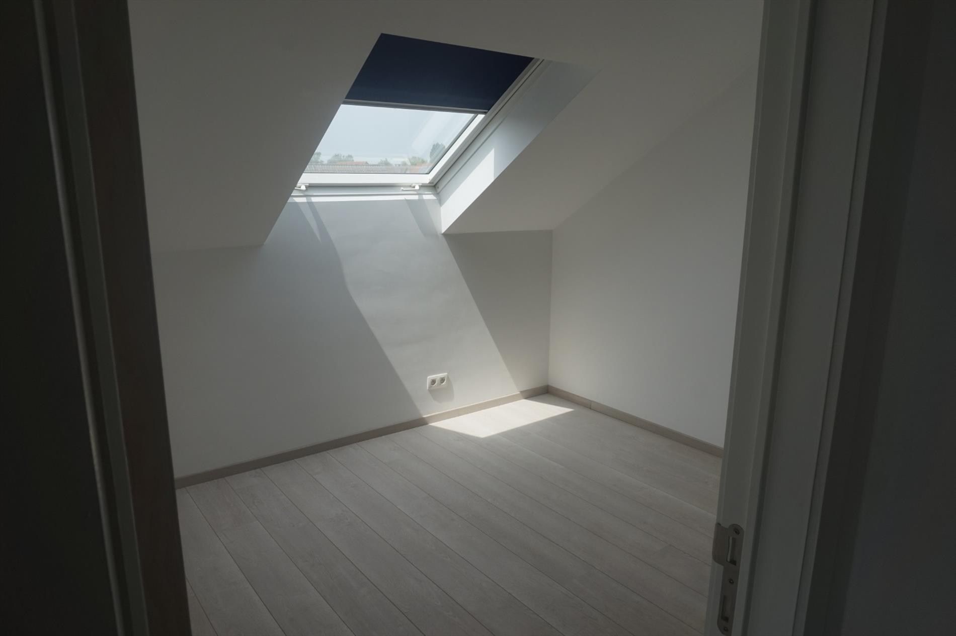 Ruime bel-étage woning met terras, garage en 3 slaapkamers in Lokeren foto 9