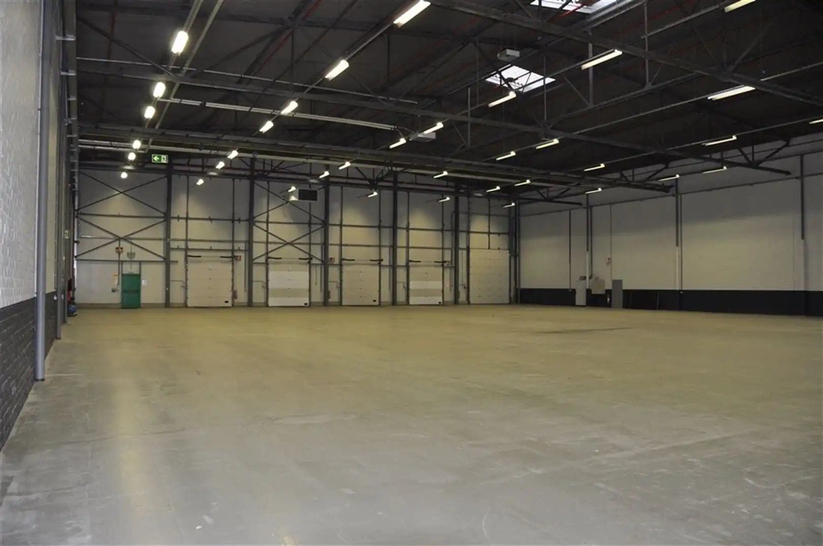 Logistieke unit + kantoren te Zele foto 10