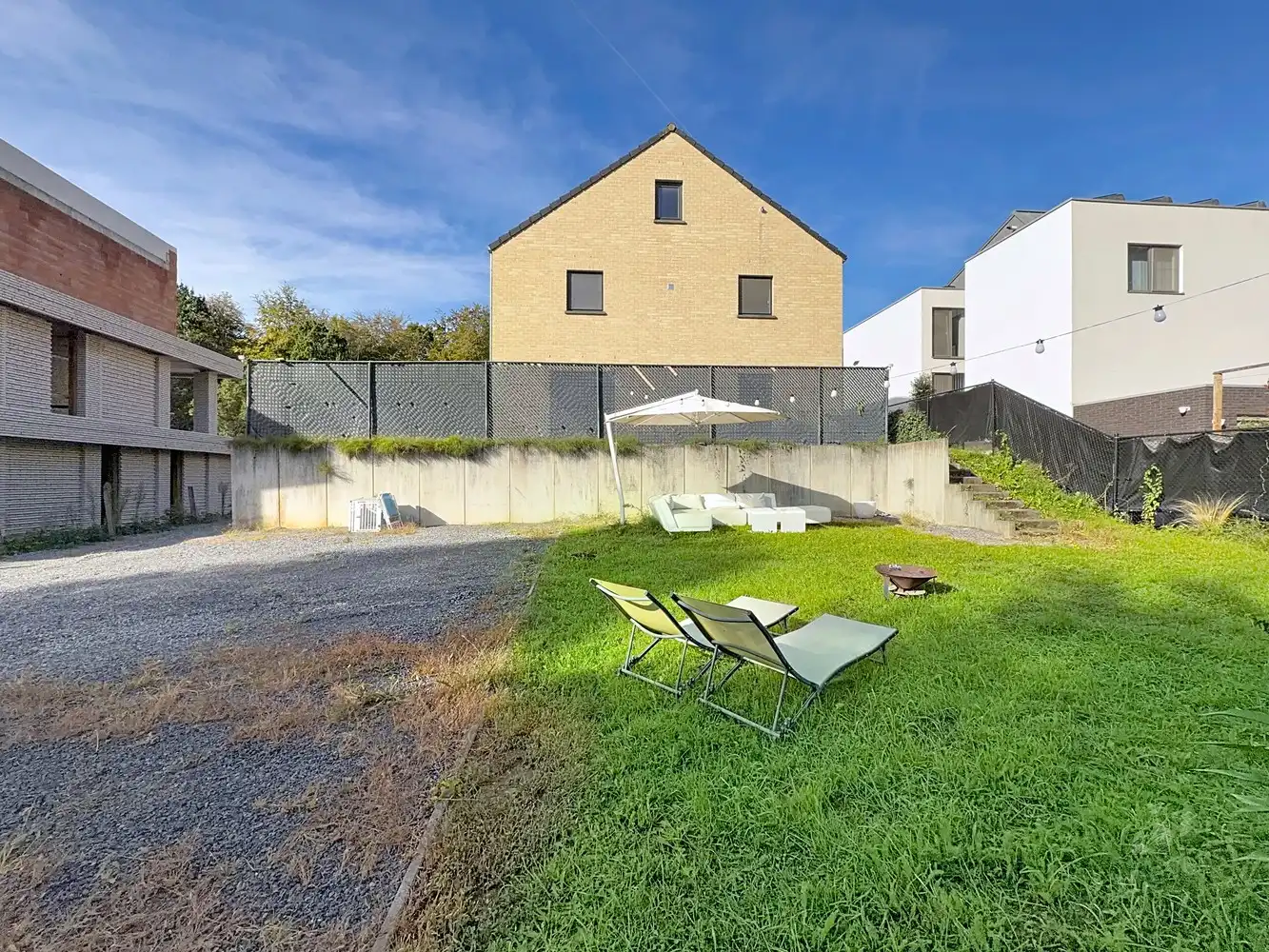 Veelzijdig handelsgelijkvloers met eigen tuin in Bolderberg foto 3