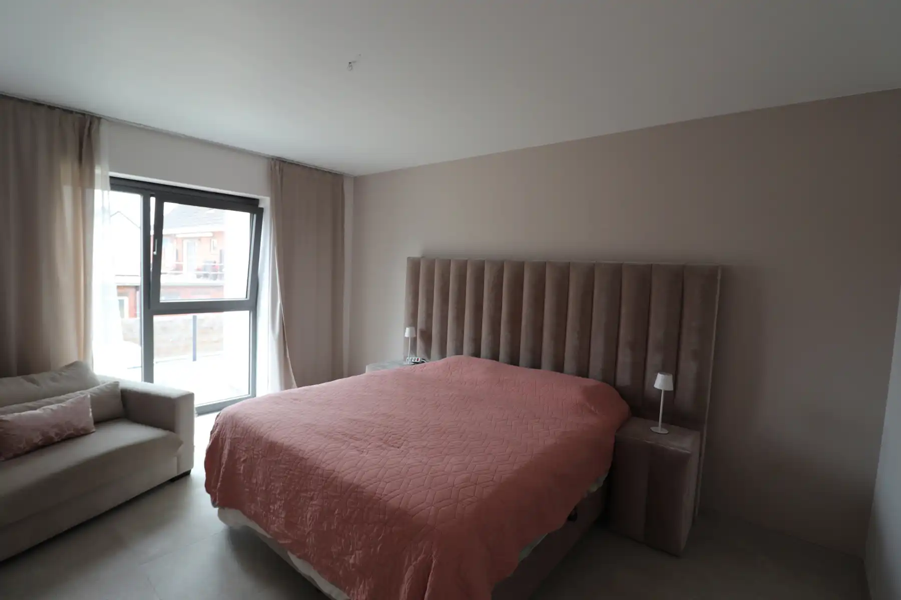 BEN-woning met 5 slaapkamers, 2 badkamers, terras met tuin, tuinberging en autostaanplaats. foto 13