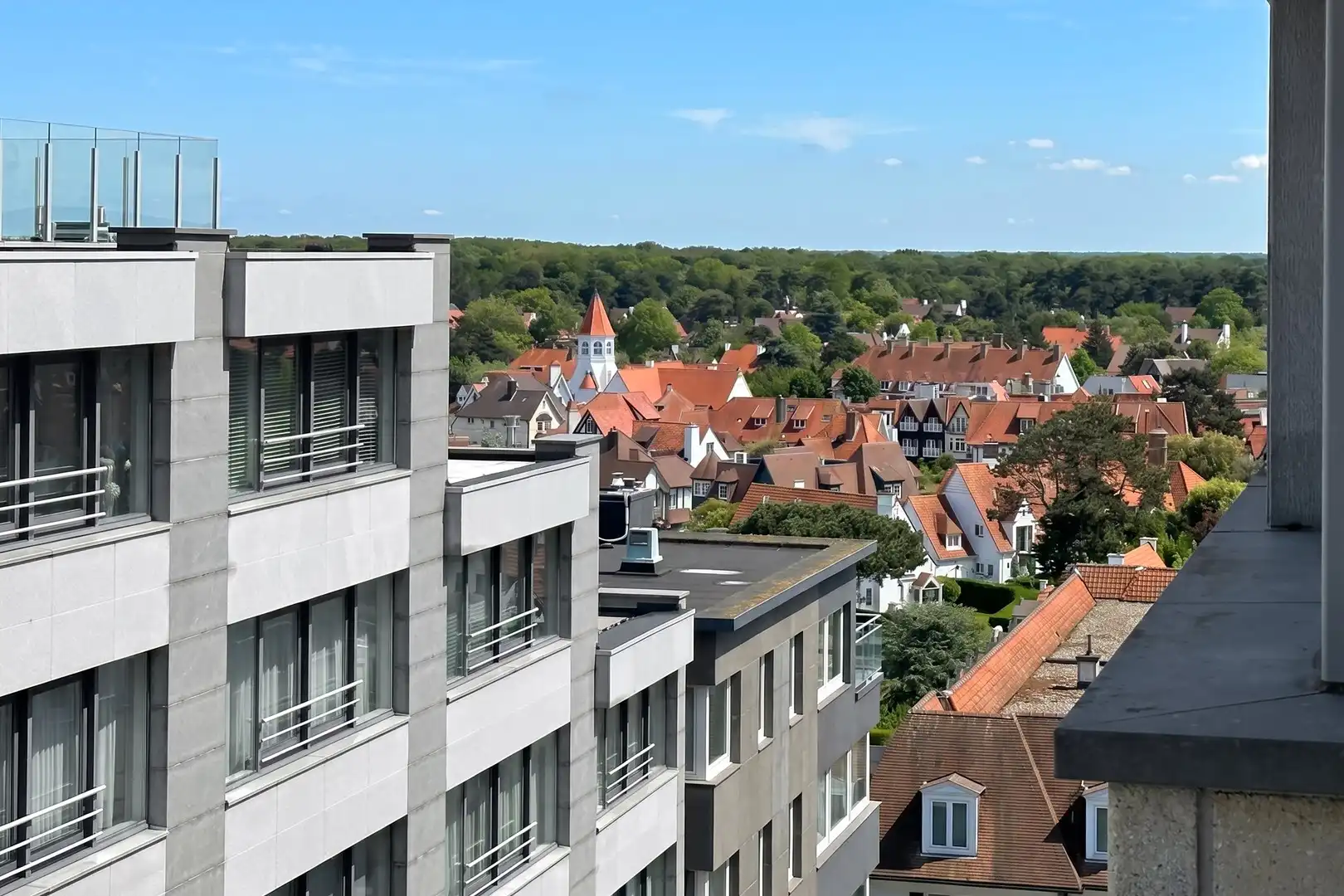 Schitterend hoekappartement in het hart van het Zoute met frontaal zeezicht. foto 6