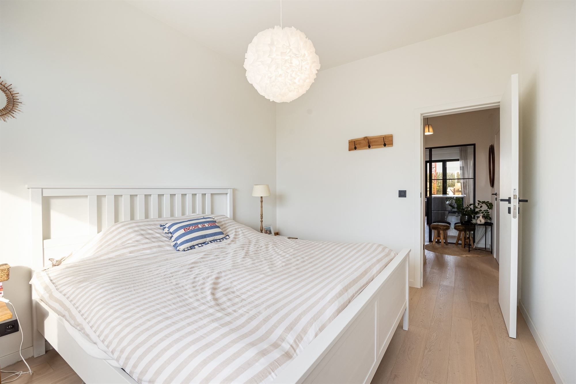 Instapklare gerenoveerd appartement met 2 slpk. en terras foto 7