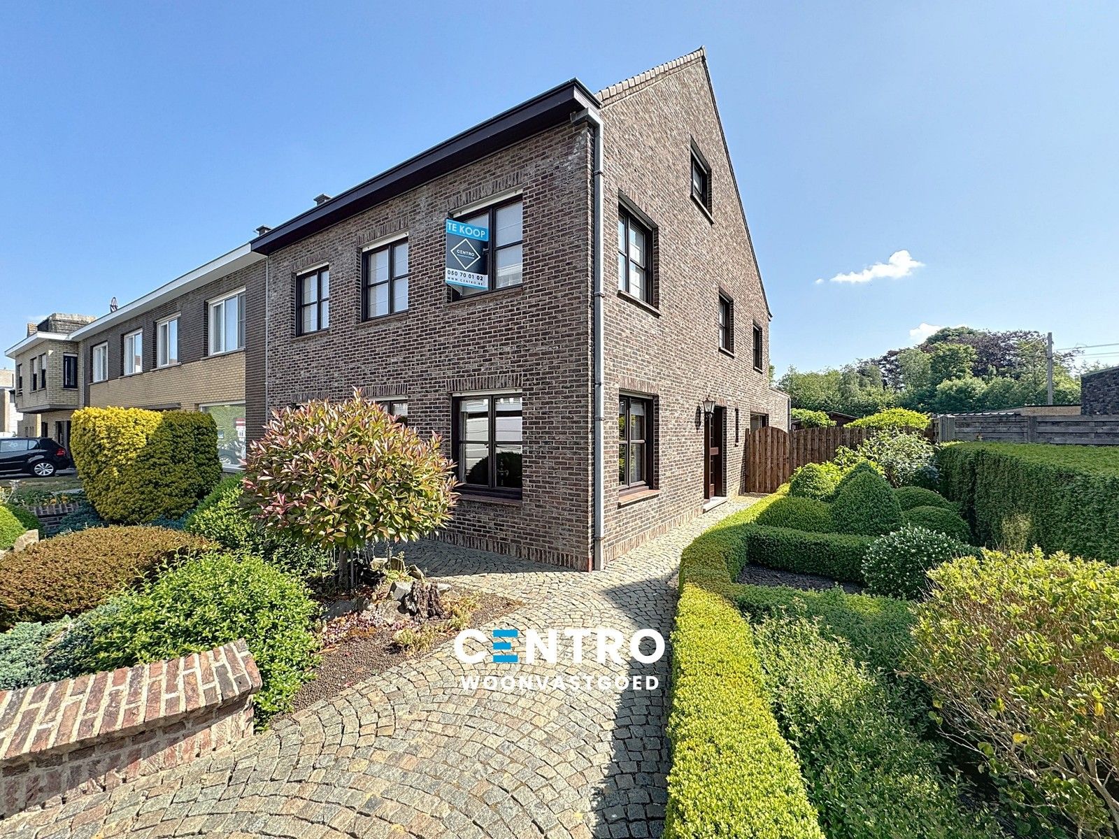Hoofdfoto van de publicatie: PERFECT ONDERHOUDEN woning met 4 slpks en 2 garages!