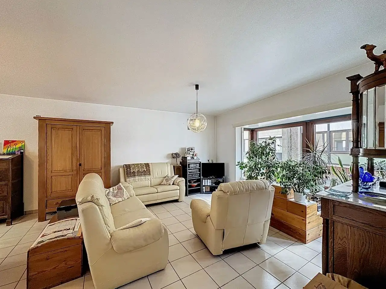 Bijzonder ruime handelswoning vlakbij de Kursaalstraat foto 2