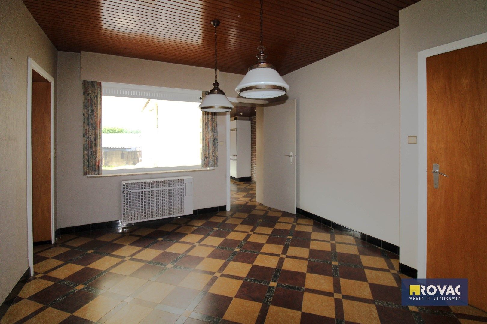 Te renoveren ruime woning met tuin en garage! foto 5