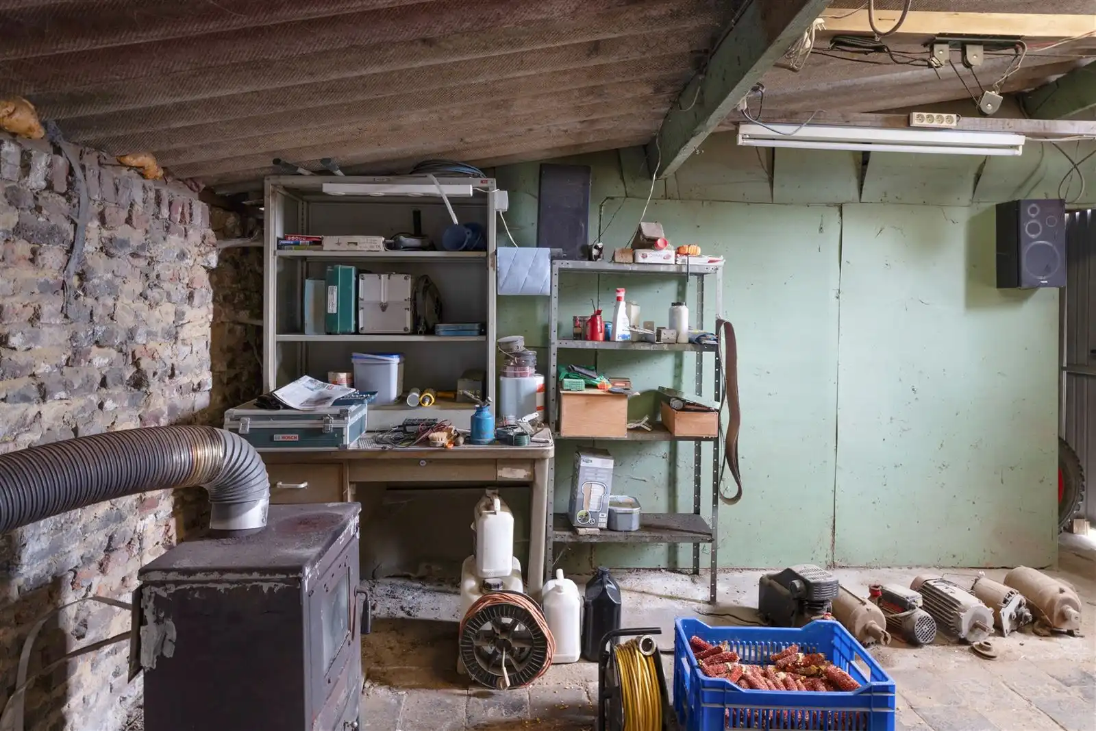 Allenstaande achterliggende te renoveren gezinswoning op 23are40 foto 22