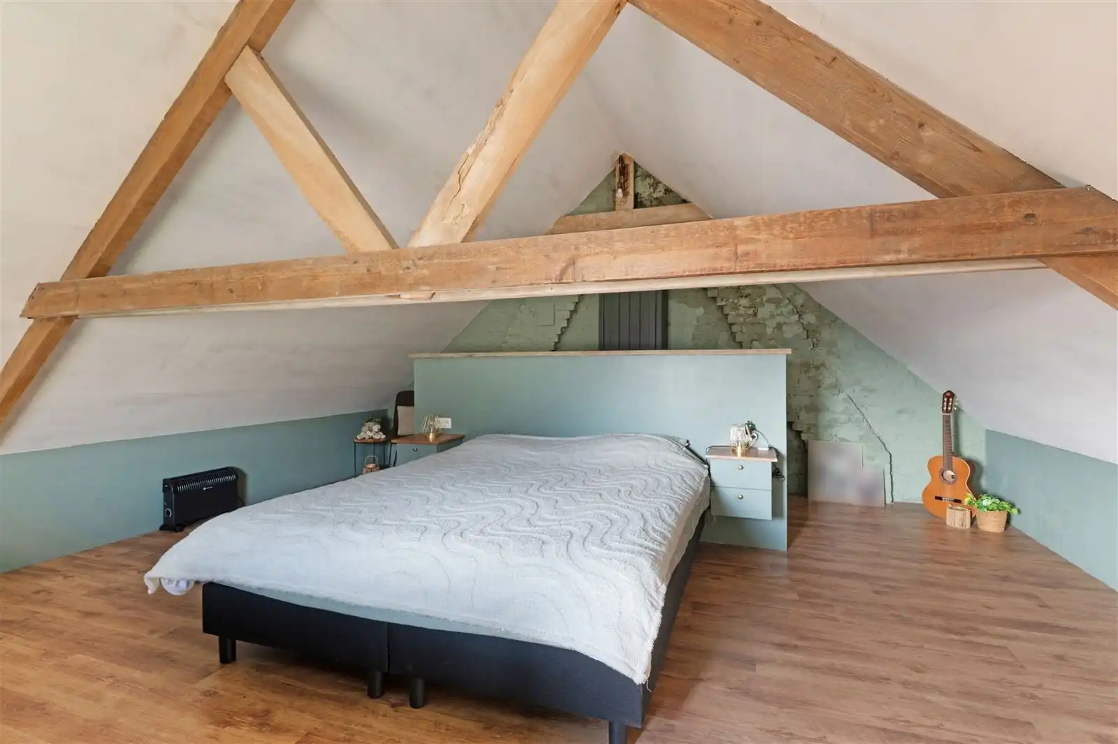 Gezinswoning met garage en tuin op 6are30 foto 16