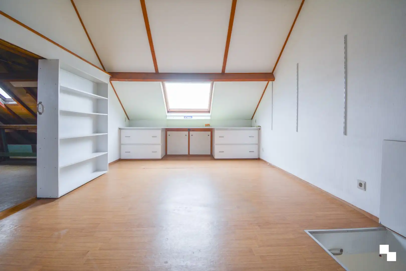 Verrassend ruime eengezinswoning met 5 slp te Roeselare foto 24
