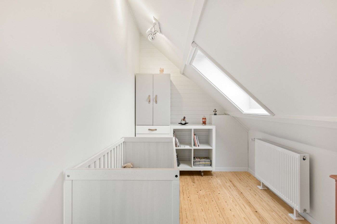 Super charmante, halfopen starterswoning met 2 slpk. en toffe tuin foto 19