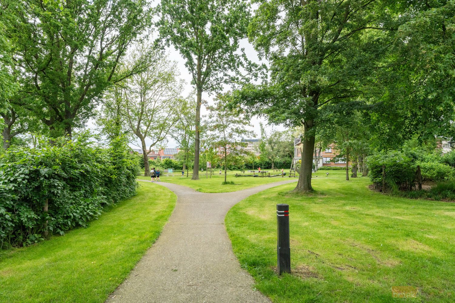 Roeselare : Stadswoning met garage, tuin en terras foto 20