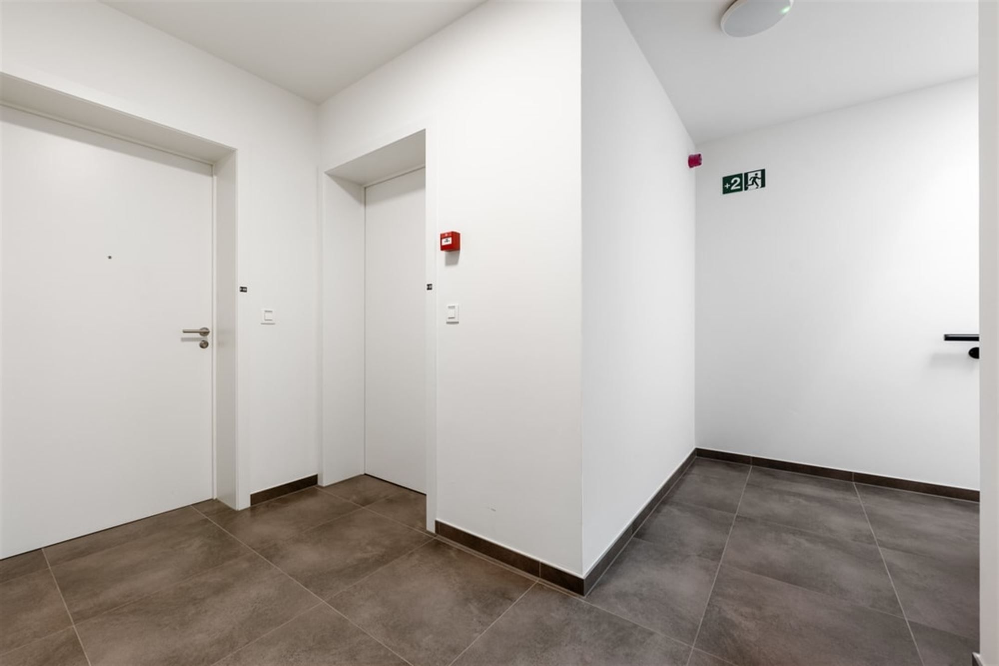 KNAP 1 SLK APPARTEMENT MET RUIM TERRAS OP CENTRALE LIGGING IN SINT-TRUIDEN  foto 7
