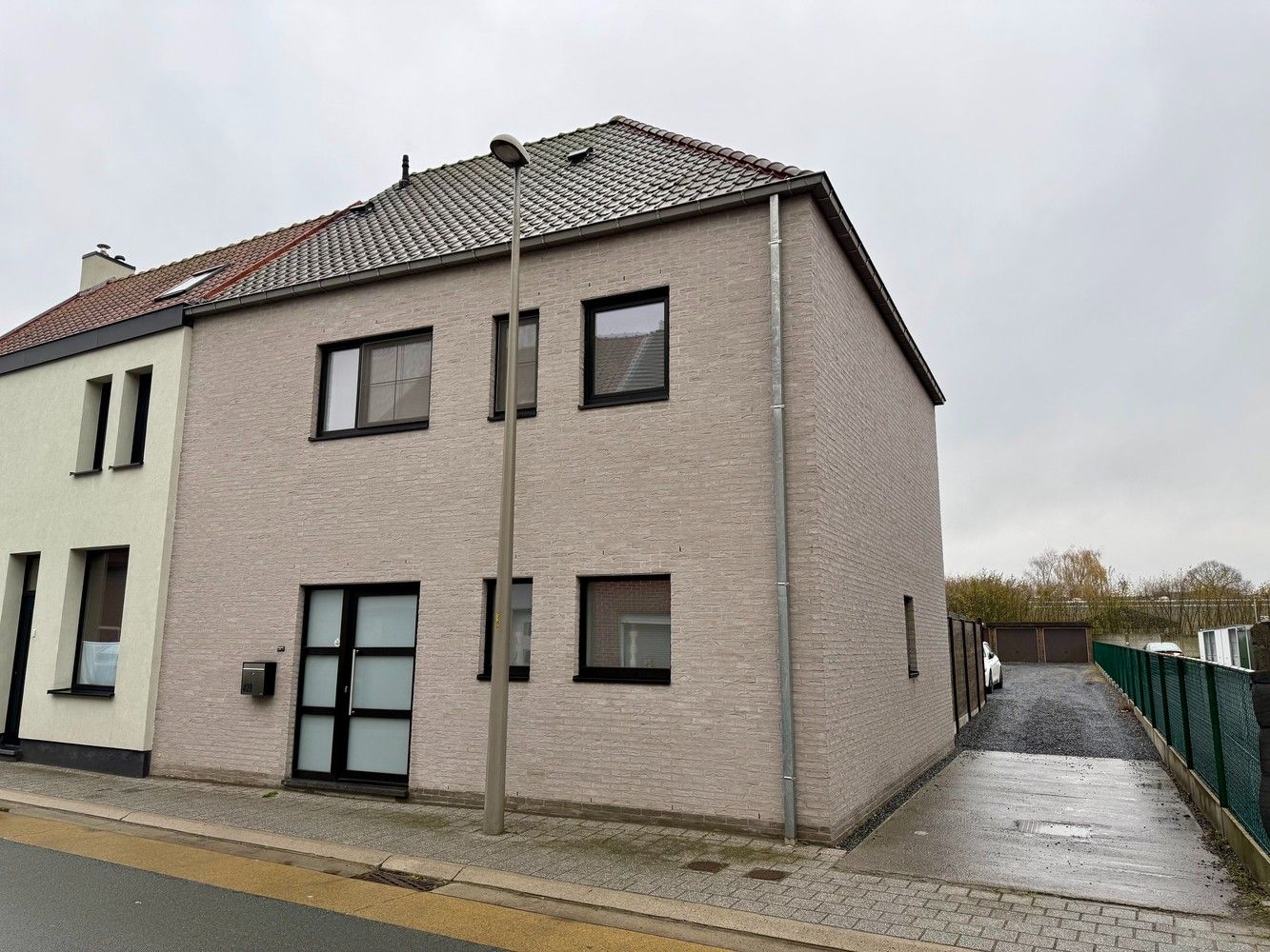 Ruime, energiezuinige woning met 3 slaapkamers! foto {{pictureIndex}}