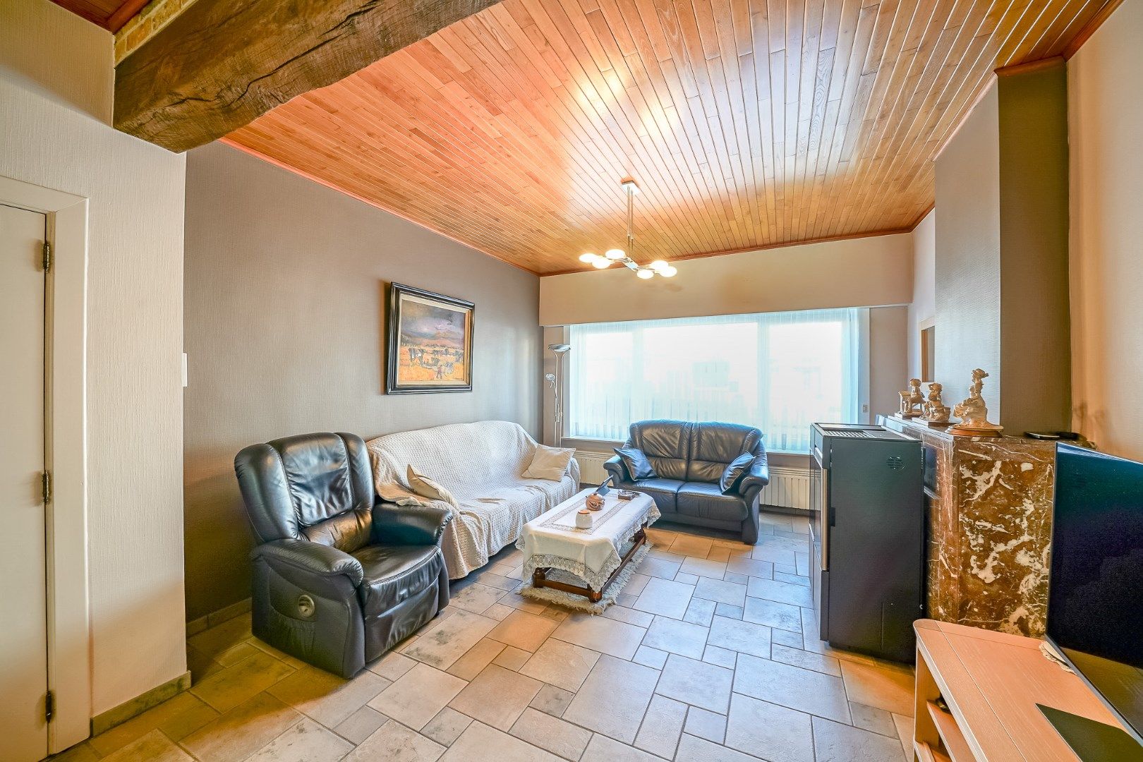 TE KOOP  instapklare woning met grote zonnige tuin en garage/loods. foto 5