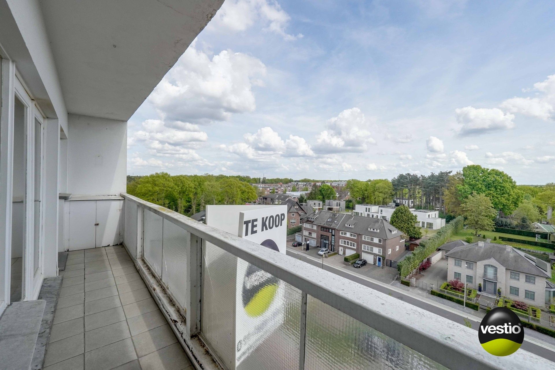 RUIM APPARTEMENT MET PRACHTIG UITZICHT IN GENK-CENTRUM foto 9