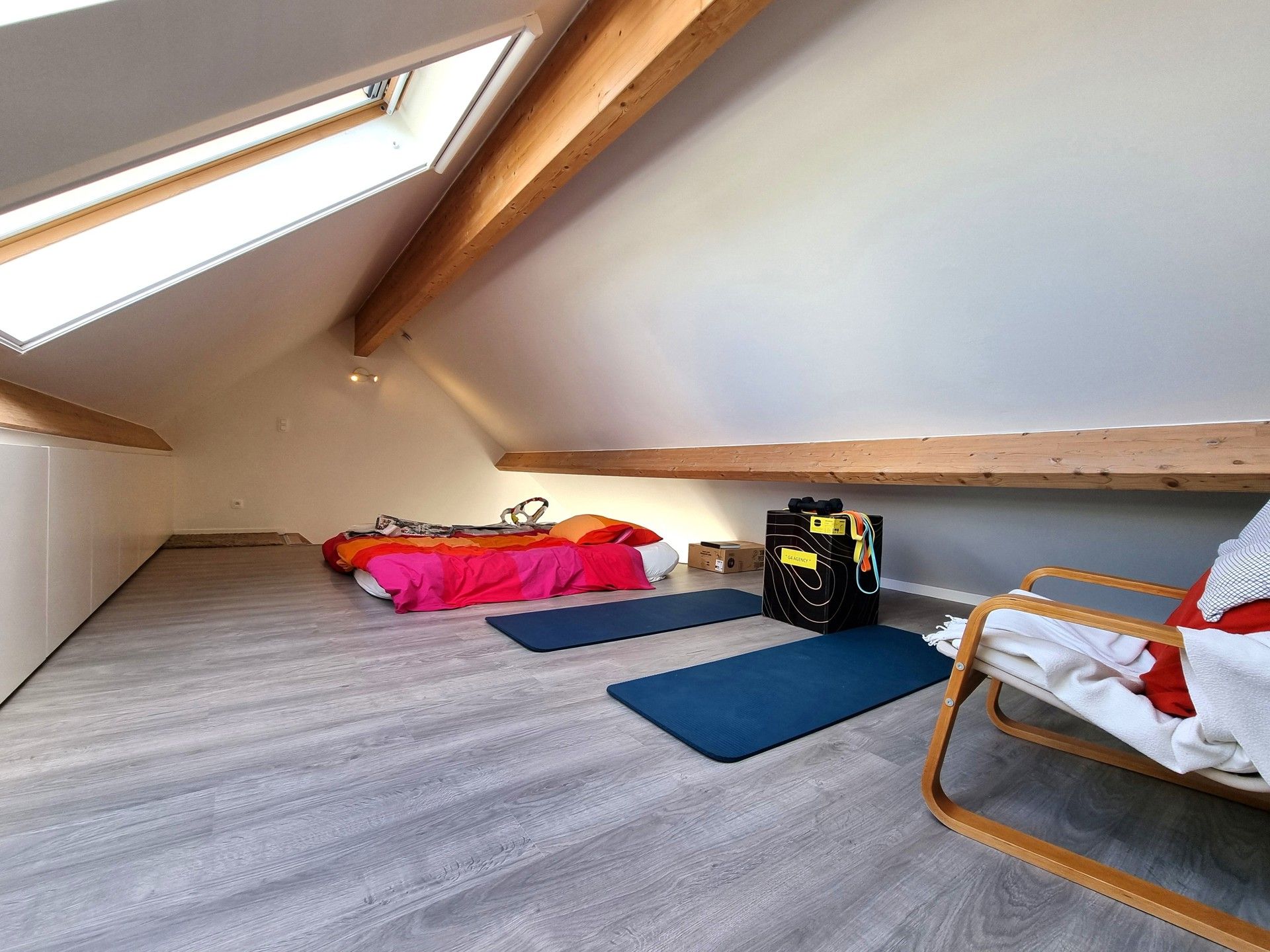 Handelsgelijkvloers met triplex-appartement in het hartje van Pamel foto 25