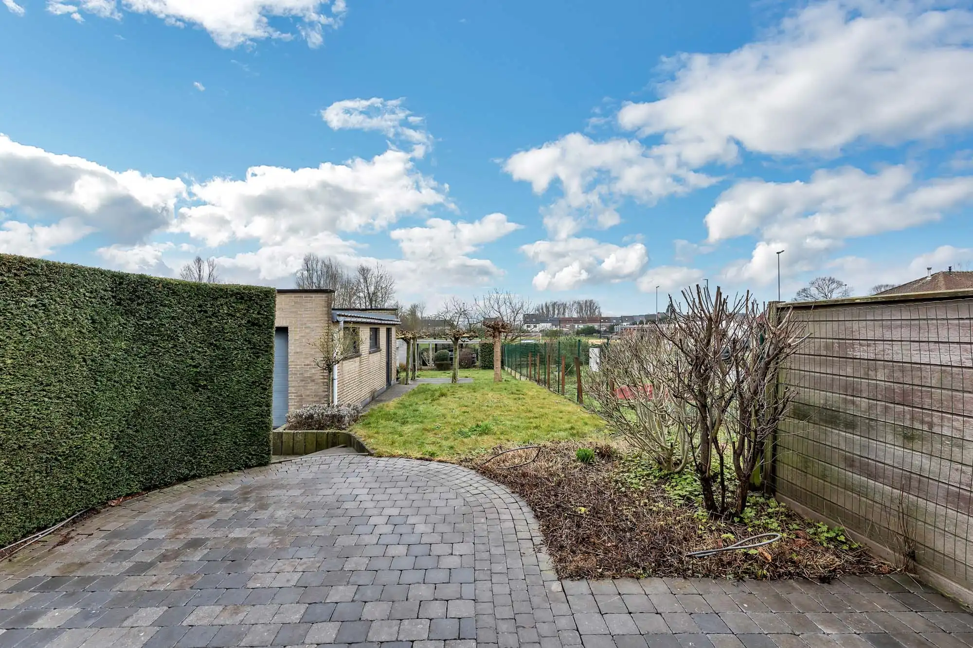 Instapklare HOB met tuin en garage foto 20