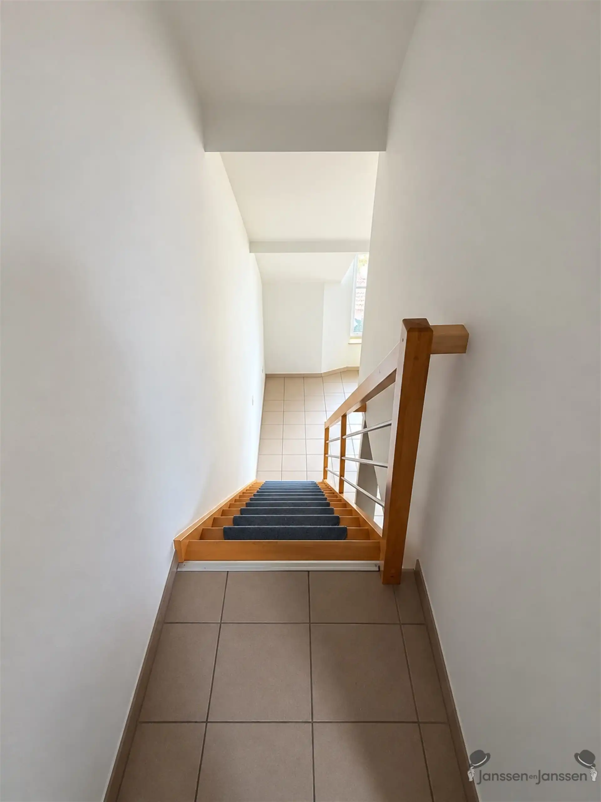 Vers gerenoveerd dakappartement met zuidgericht terras foto 7