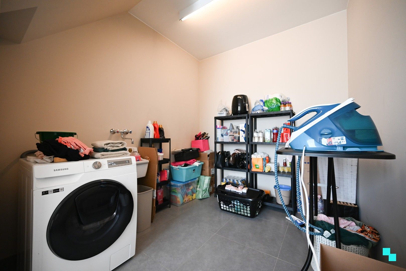 Piekfijn  afgewerkte handelsruimte met bovenliggend appartement te Kachtem foto 20