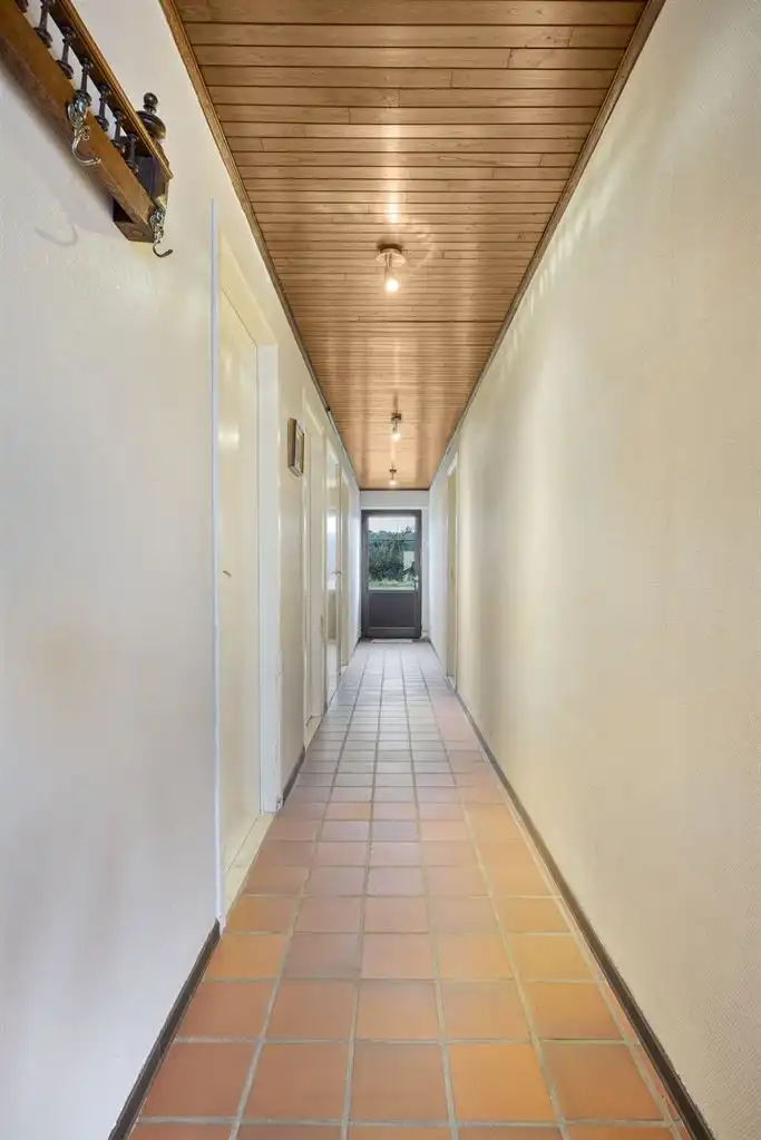 Gelijkvloerse, vrijstaande woning met 3 slaapkamers, omheinde tuin en garage op een rustige locatie nabij het centrum van Maaseik. foto 10