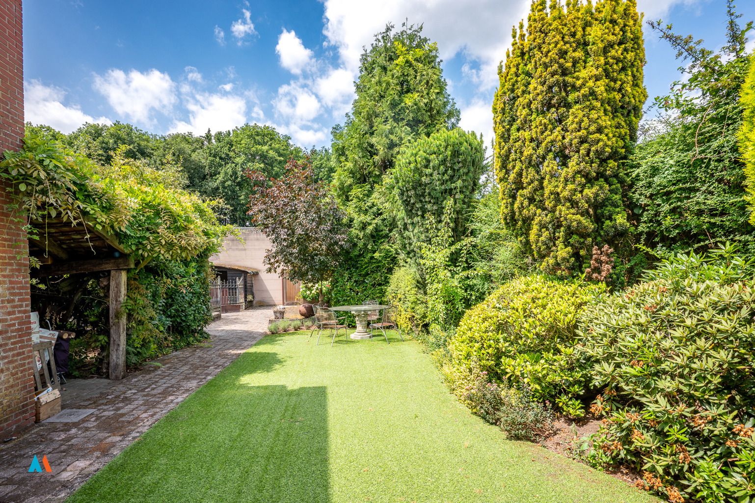 Garagebedrijf met woonst foto 23