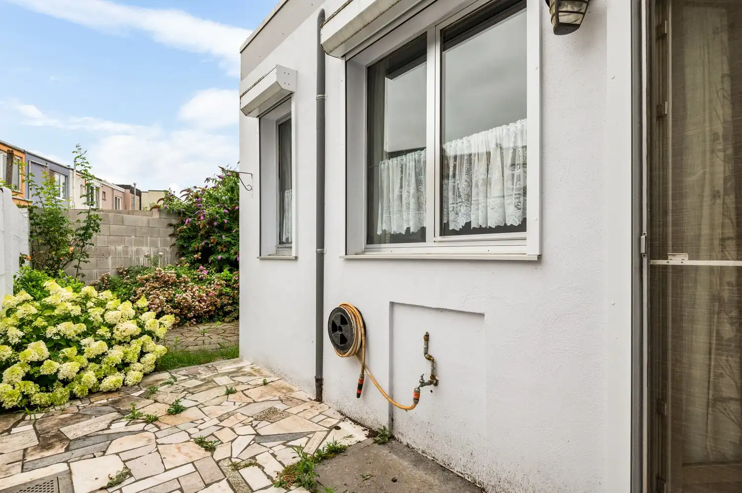Charmante doch te renoveren woning met 2-3 slk, garage, tuin en veel potentieel vlakbij Rivierenhof! foto 11