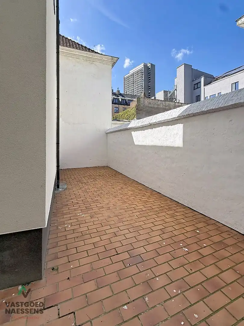 GERENOVEERD 1 SLPK APP MET ZONNIG TERRAS IN CENTRUM  foto 3
