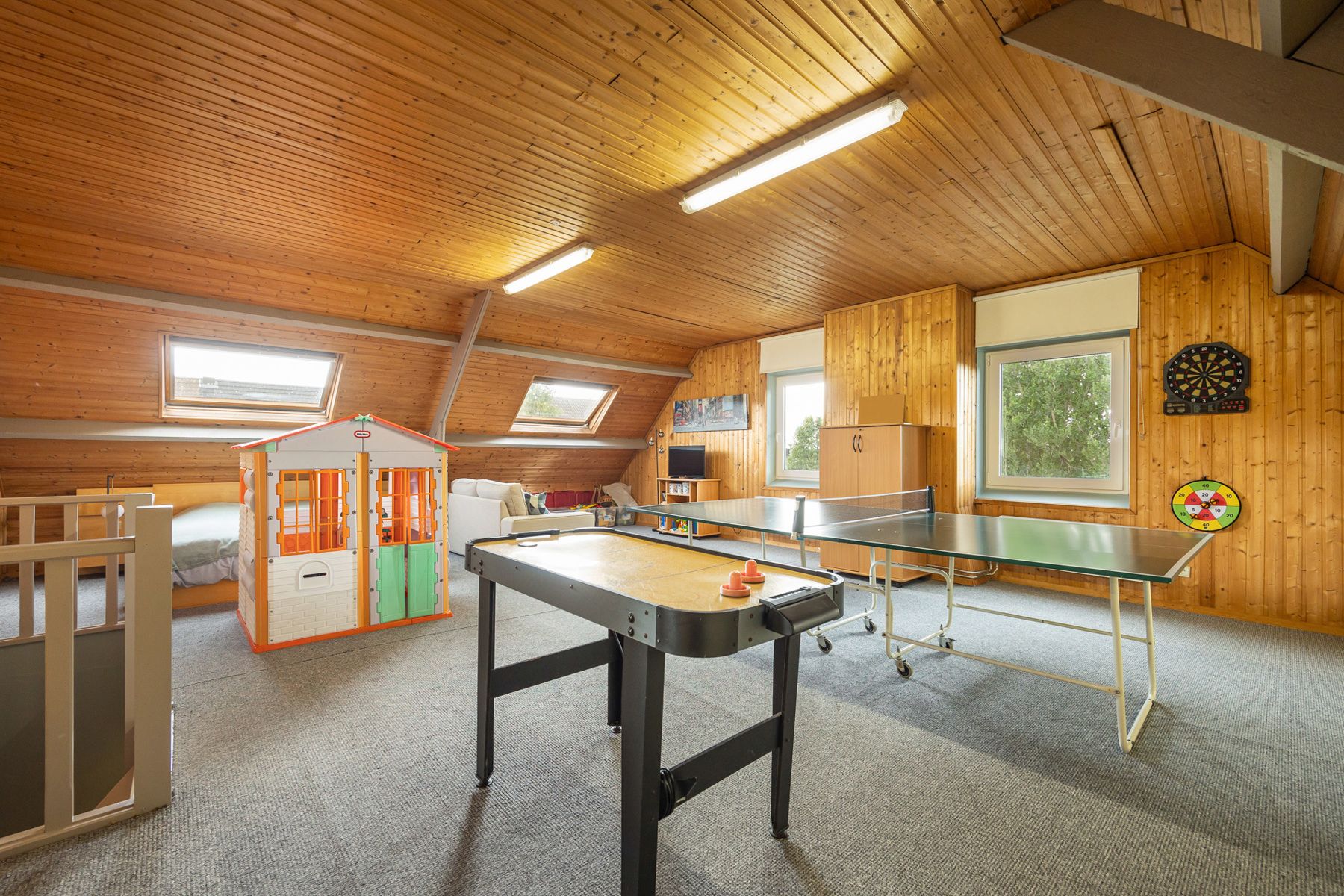 INSTAPKLAAR: H.O.B. met 5 slpks, aangelegde tuin en garage foto 18