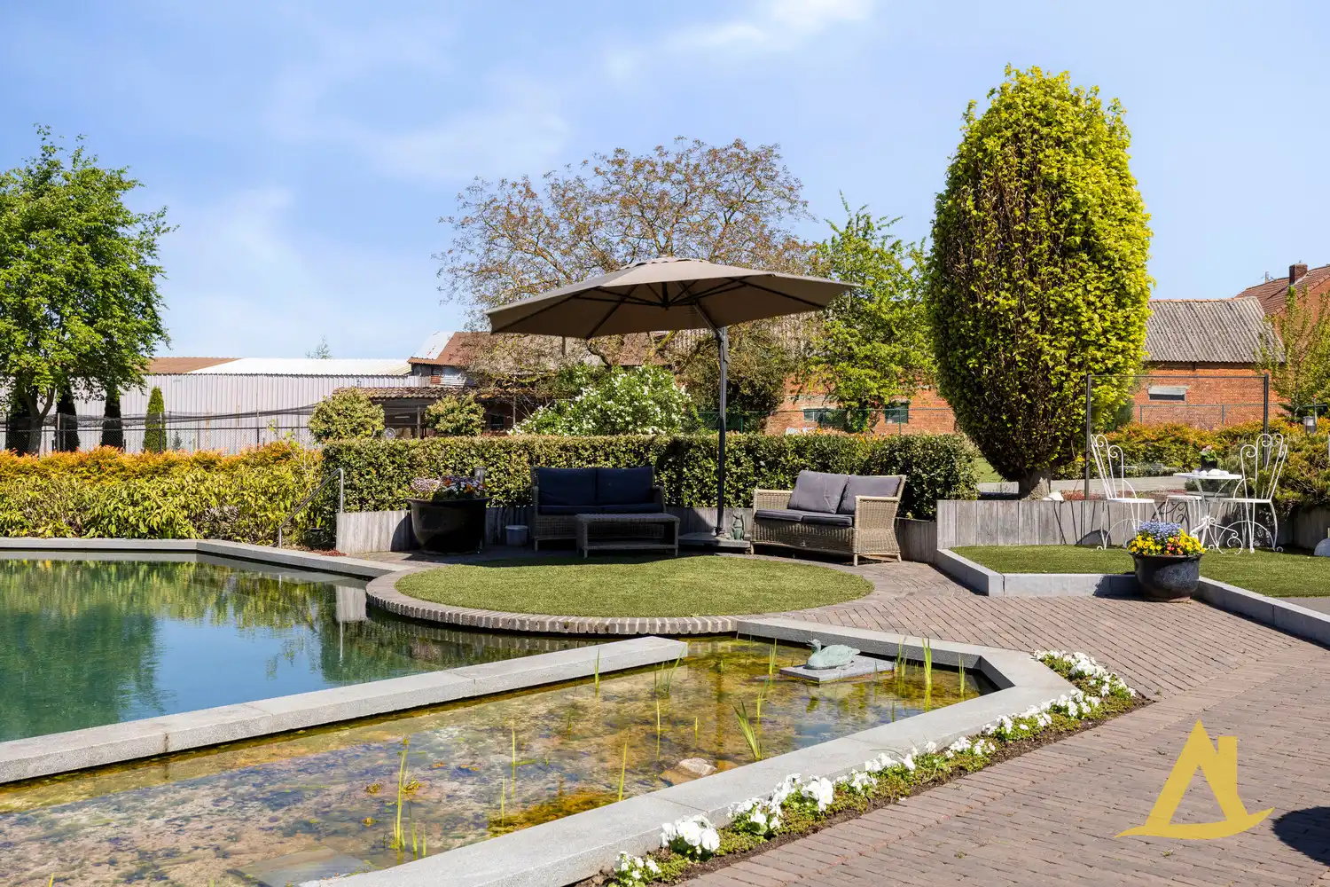 EXCLUSIEVE VILLA MET PARKTUIN EN ZWEMVIJVER OP EEN PERCEEL VAN 1HA 5A 16CA! foto 23