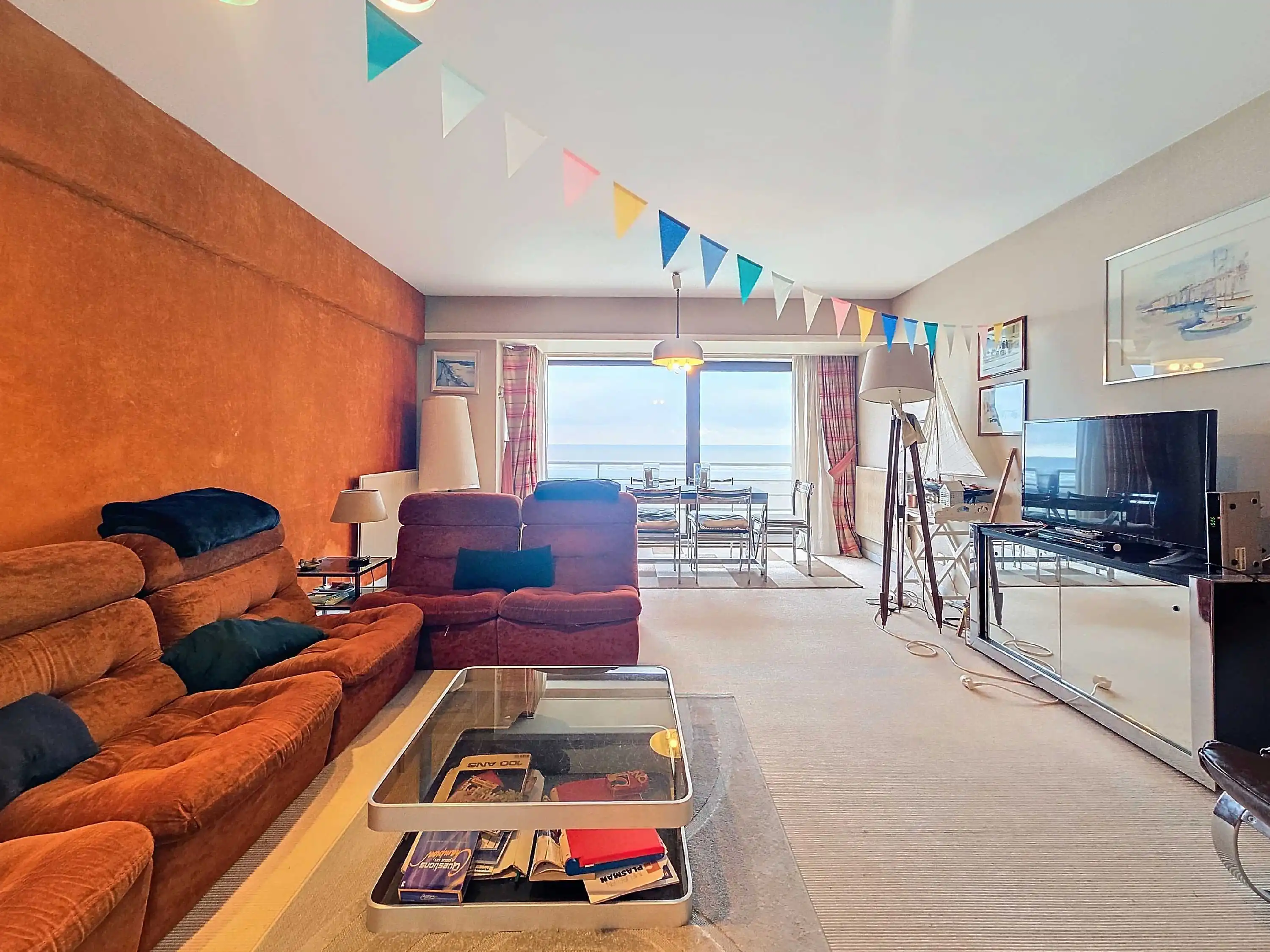 Op te knappen appartement met frontaal zeezicht  te Nieuwpoort foto 3