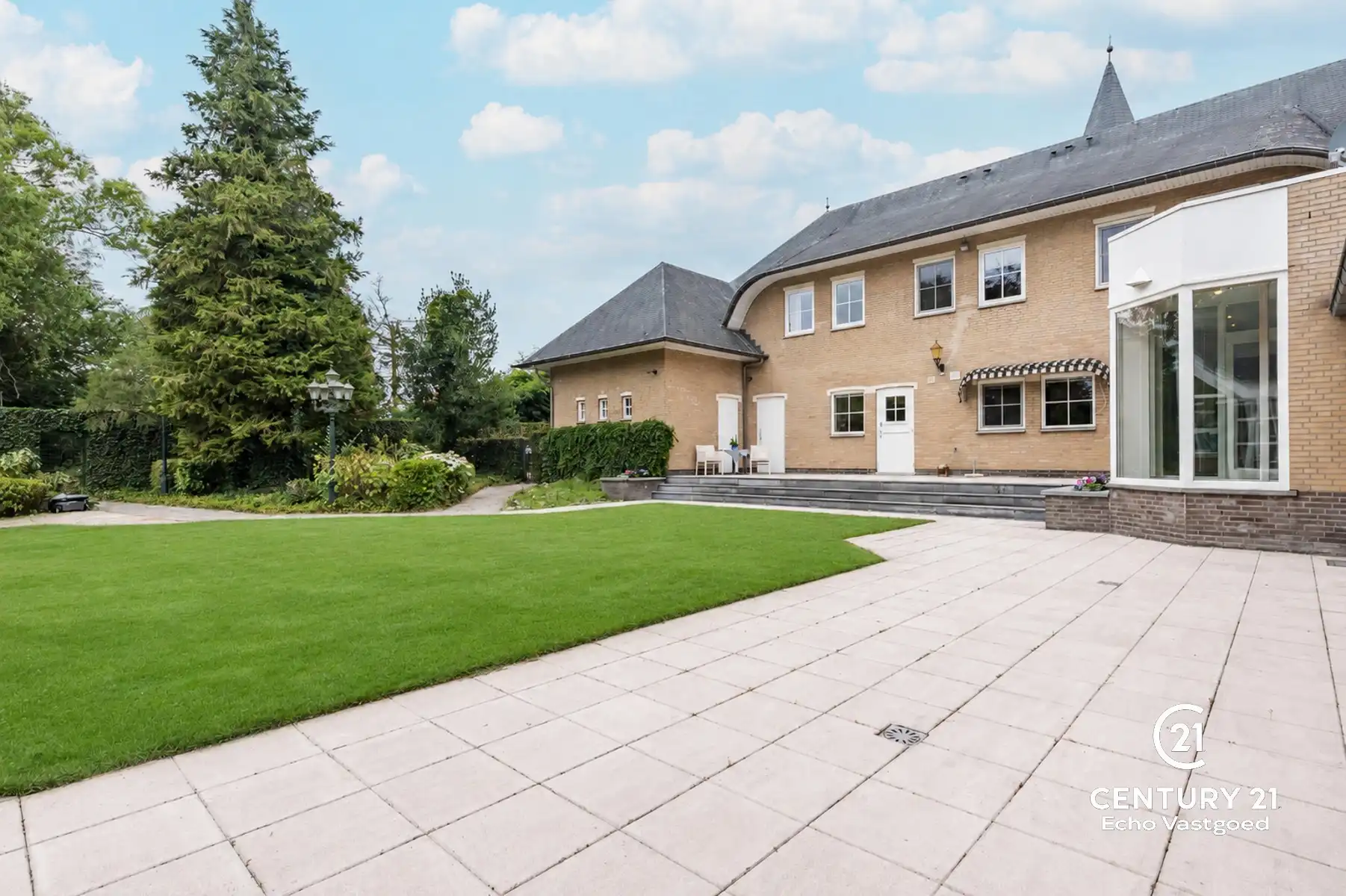 Ruime villa met kantoor, binnenzwembad, mooie tuin op 3172m² foto 16