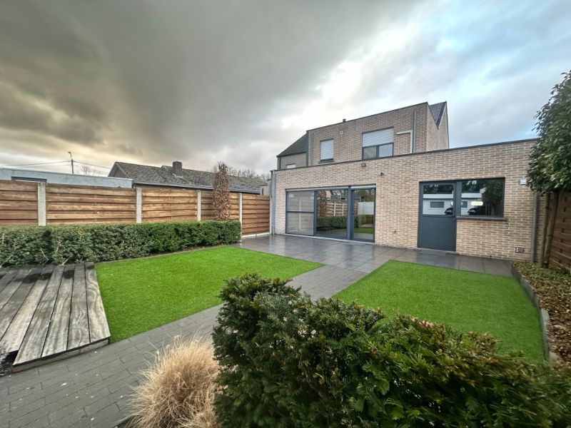 Prachtige ruime woning met 3 slaapkamers, garage en zonnige tuin foto 8