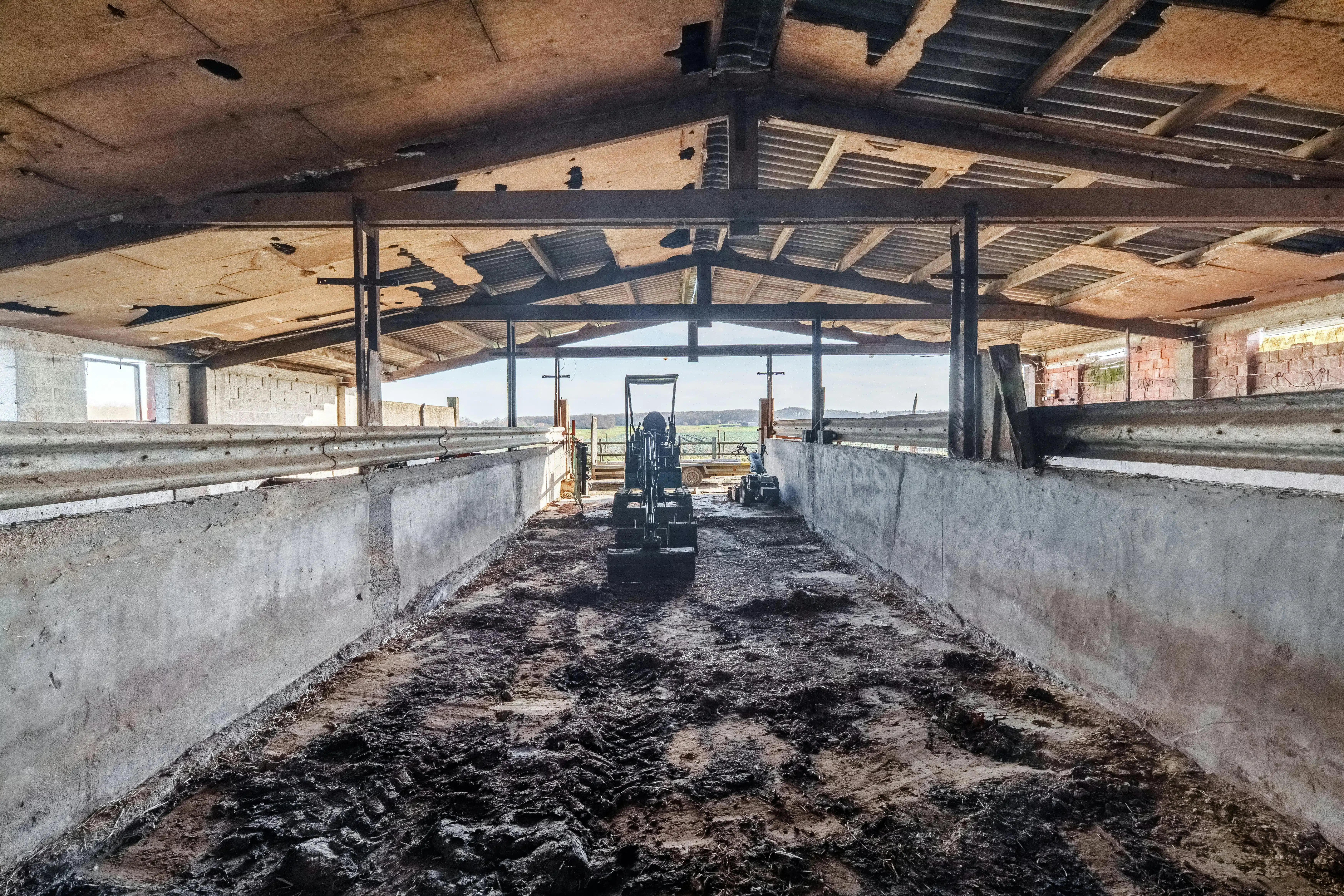 Authentiek te renoveren hoeve met uniek potentieel op bijna 3 hectare in Voormezele  foto 19