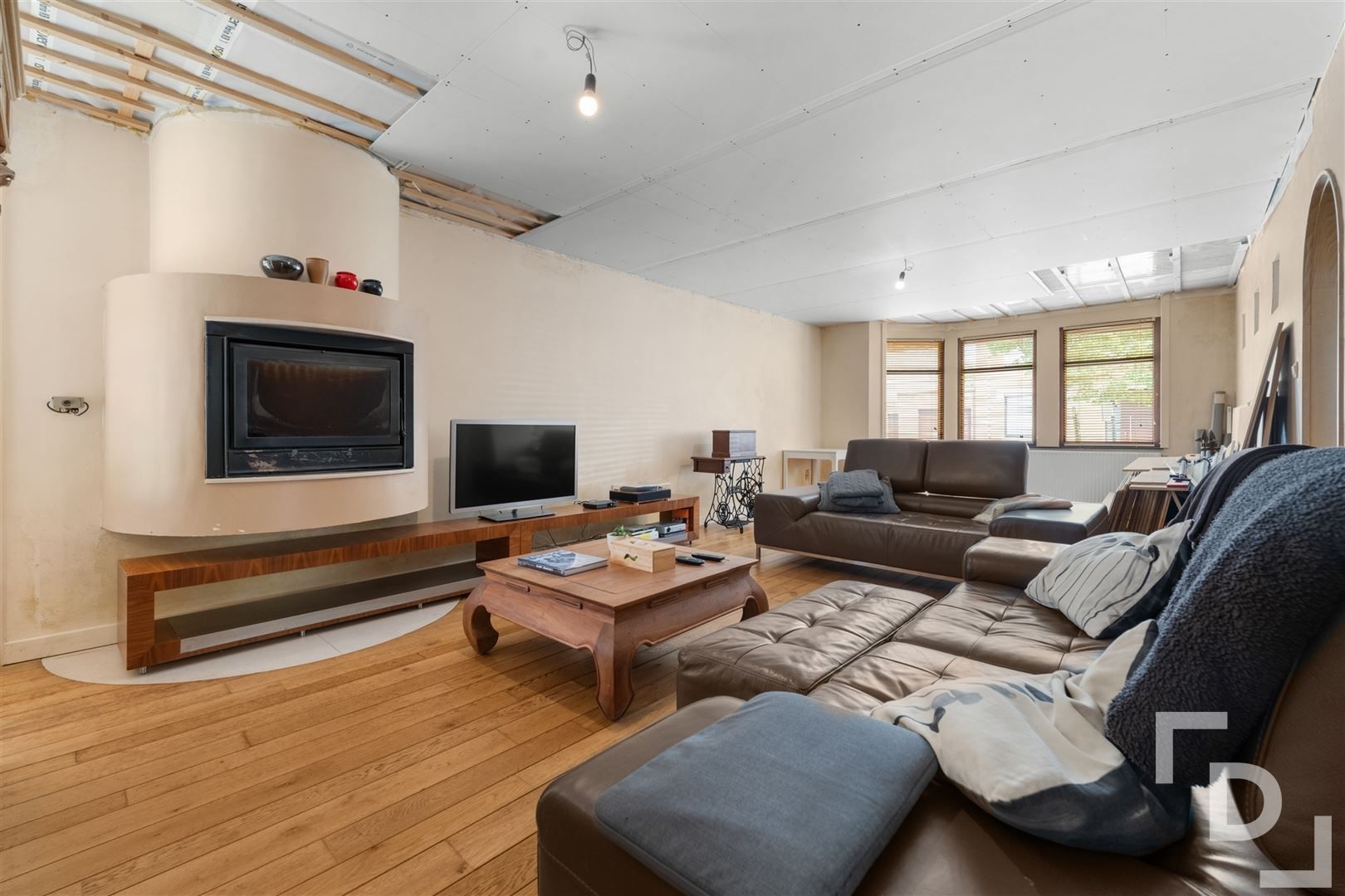 Karaktervolle woning met carport te koop in Stavele. foto 5