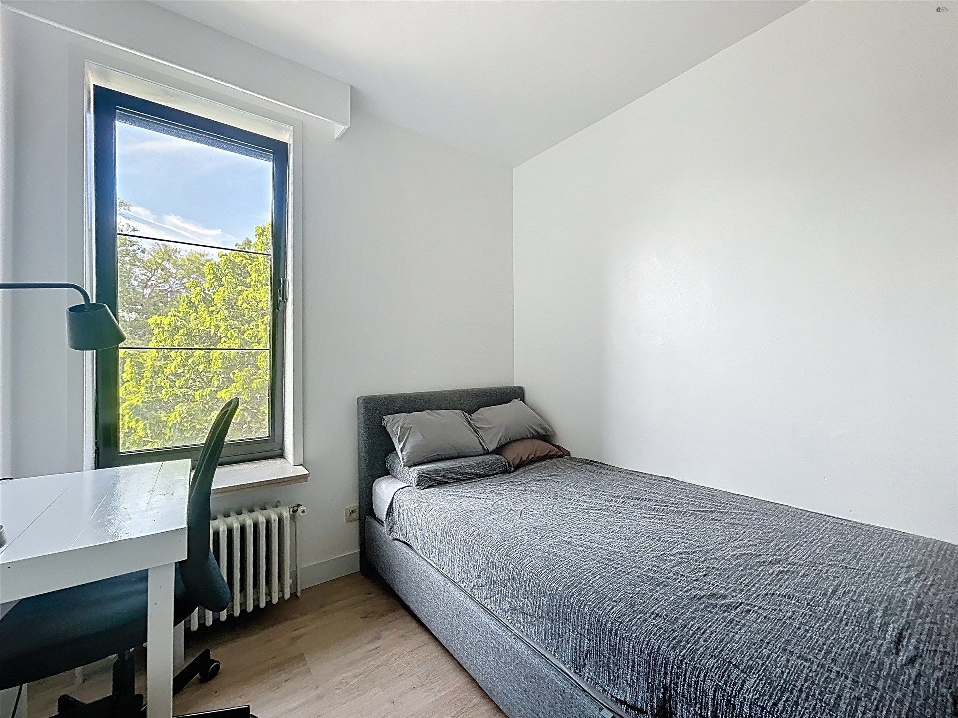 Prachtig drie slaapkamer appartement in hartje Beveren! foto 11