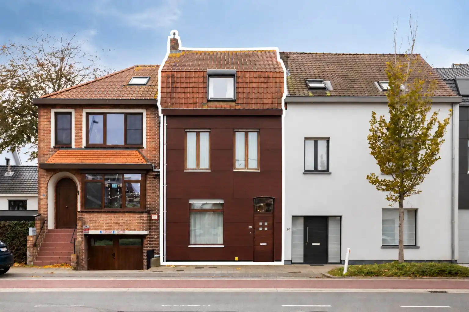 Bijzonder charmante en karaktervolle gerenoveerde woning met 4 slaapkamers, diepe tuin en handelsmogelijkheid foto {{pictureIndex}}