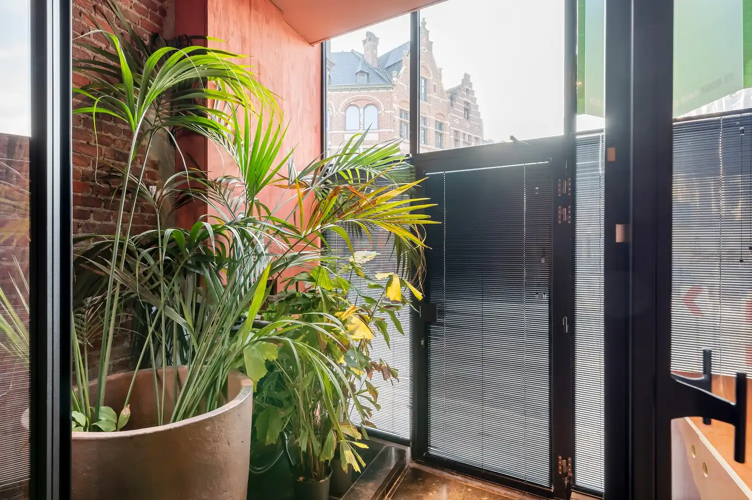 Karaktervolle erfgoedwoning op topligging tegenover de Sint-Gummaruskerk. foto 9