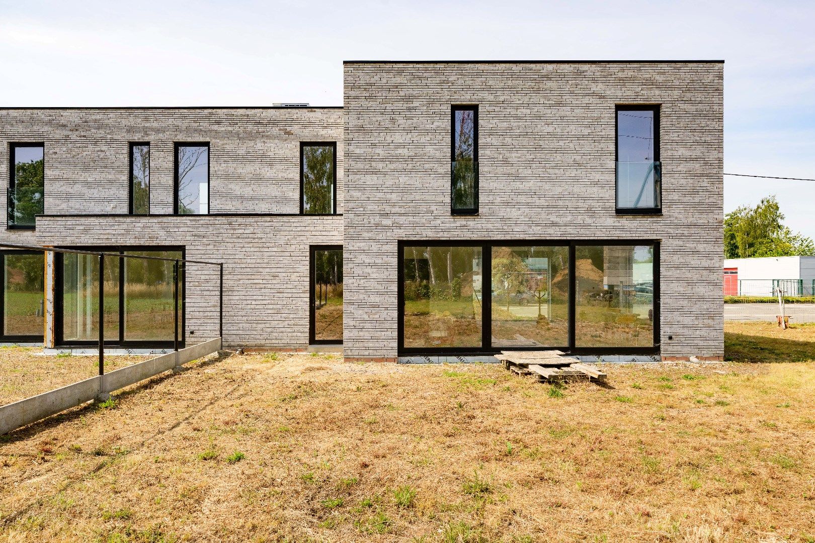 PRACHTIGE MODERNE WONING MET TUIN | GARAGE EN BIJGEBOUW (24 m²) foto 3
