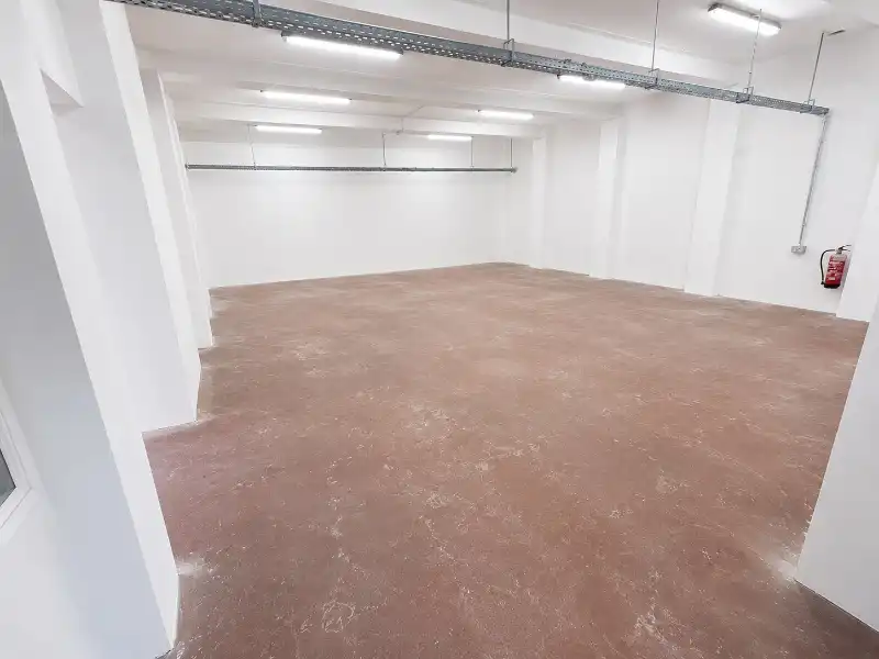 Magazijn te huur foto 3