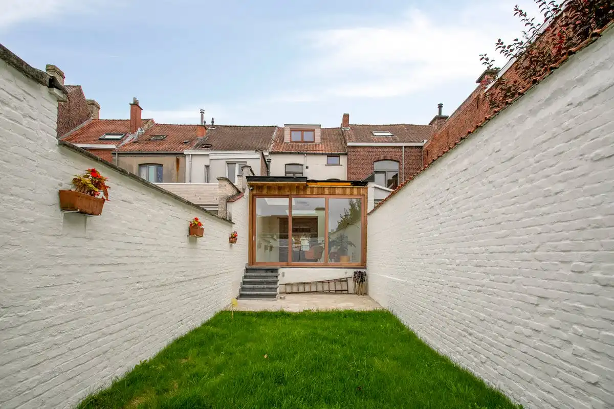  Prachtig vernieuwde woning te koop in centrum Kortrijk foto 17