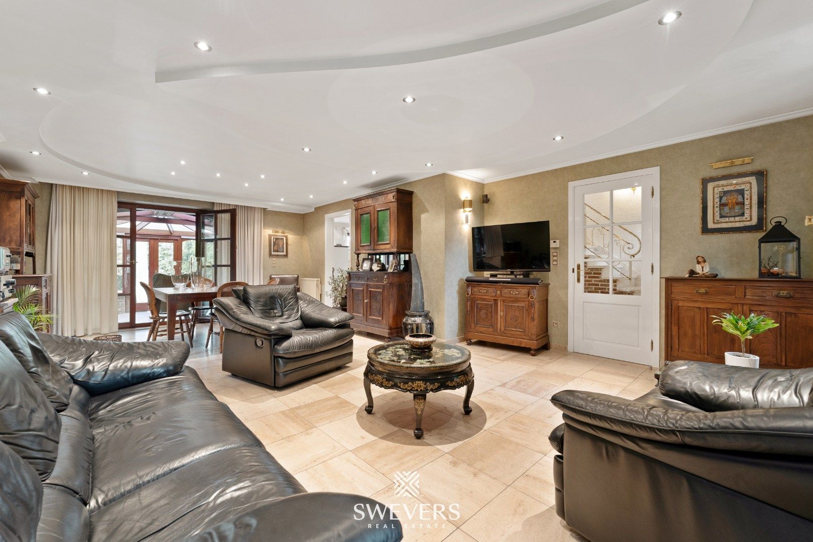 Ruime woning ( 345 m2 ) met 4 SLPK op prachtig perceel van 21a50ca foto 2