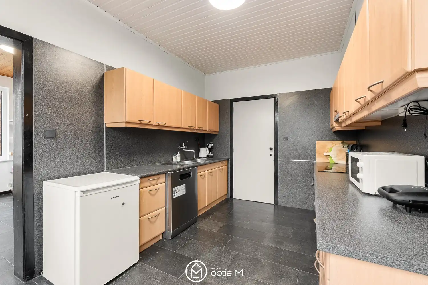 VERRASSEND RUIME HALFOPEN WONING MET 361 M², 5 SLAAPKAMERS EN TAL VAN MOGELIJKHEDEN foto 9