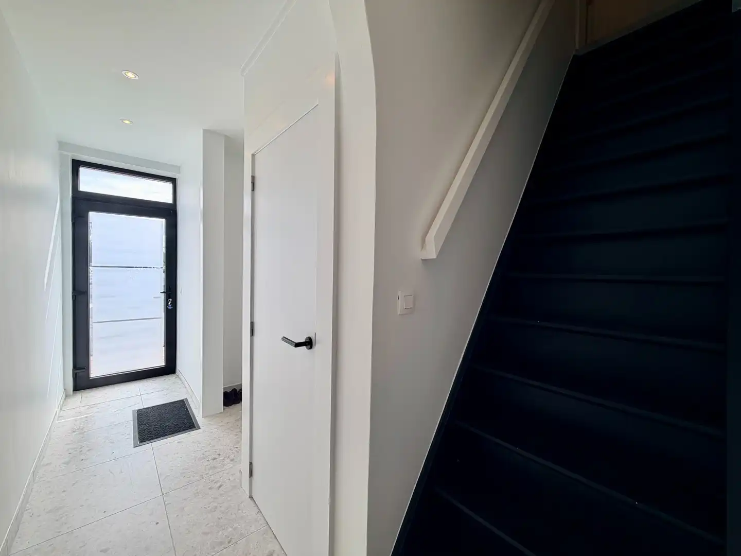 Volledig gerenoveerde woning met 3 slaapkamers en garage te Izegem! foto 7