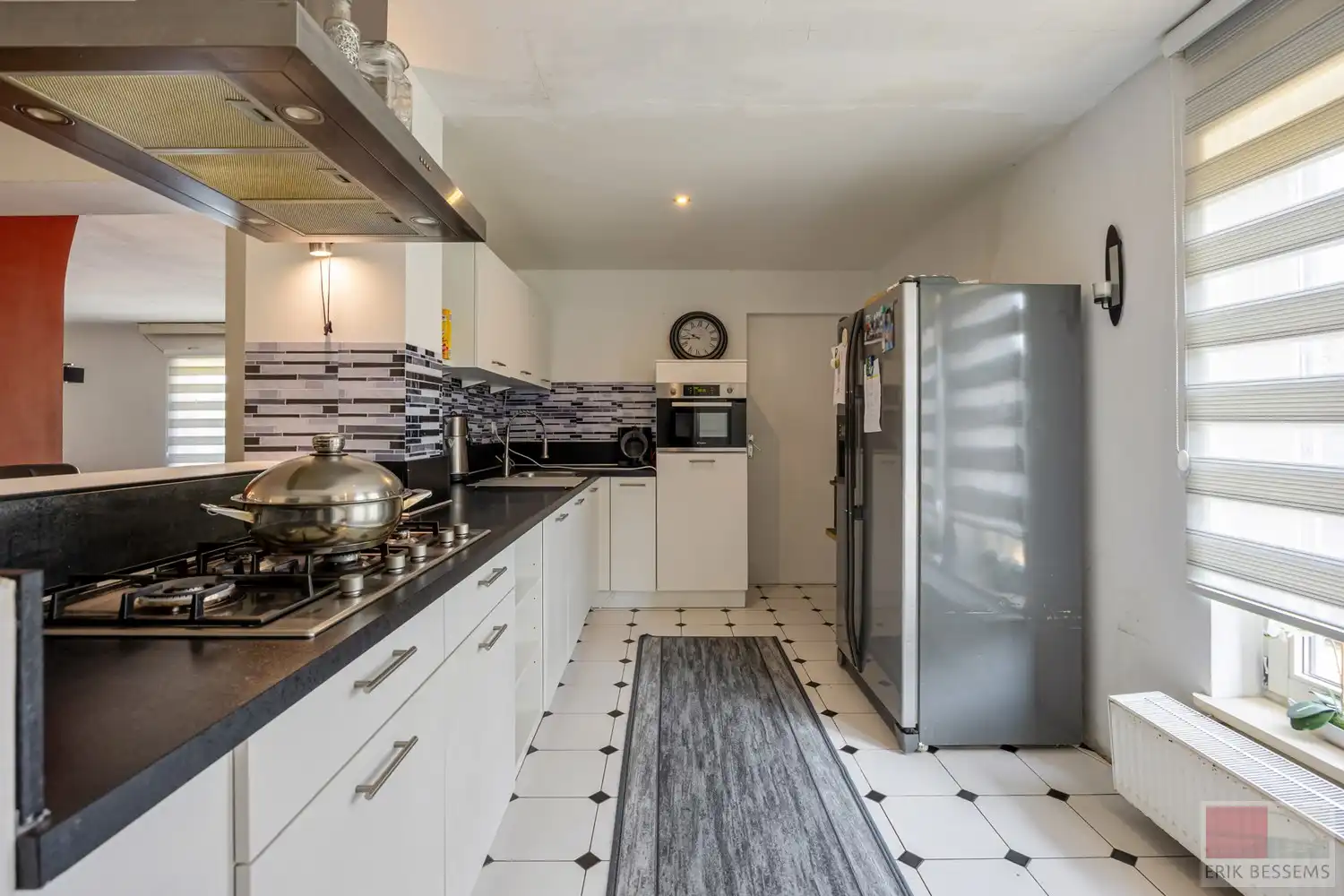 Op te frissen, vrijstaande woning met veel potentieel op royaal perceel van 1080 m², deze te moderniseren woning combineert een bewoonbare oppervlakte van 199 m² foto 8