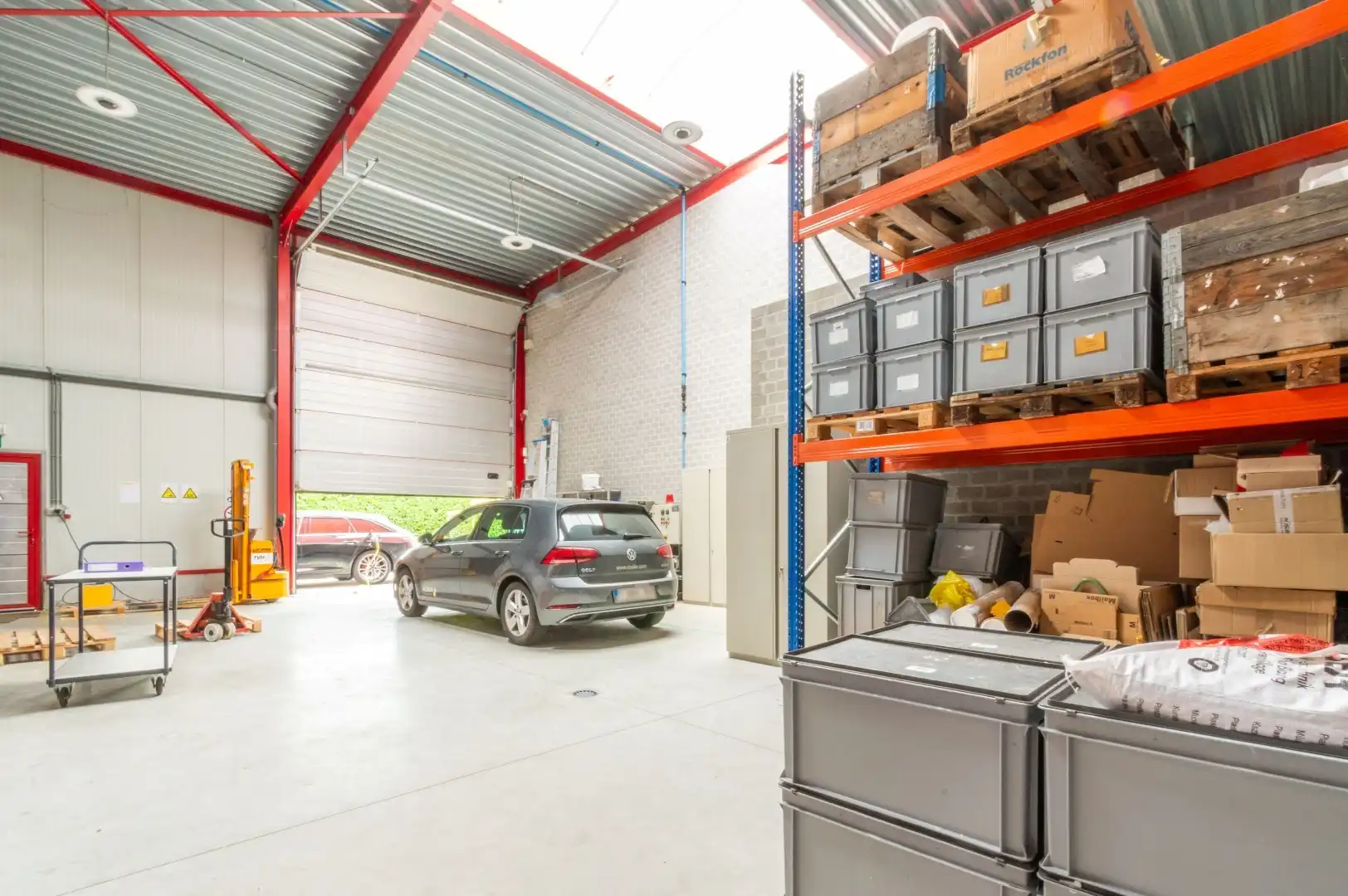 RUIM & COMM TOP GELEGEN INDUSTRIEEL GEBOUW ! foto 14