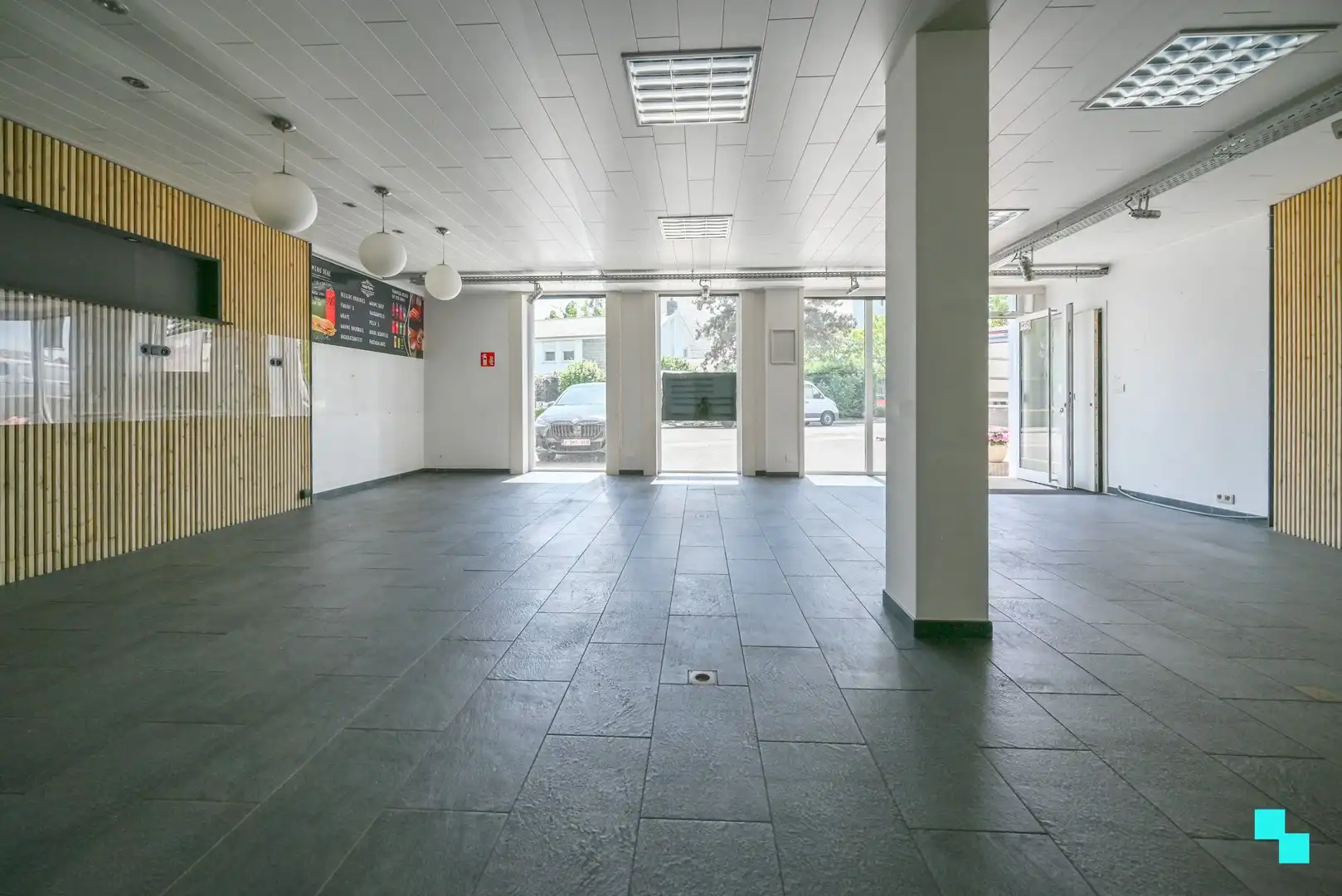 Uiterst goed gelegen commerciële ruimte te Bosmolens foto 4