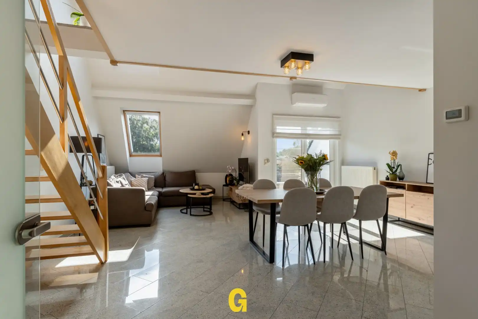 Leuk ingedeeld duplexappartement met 3 slaapkamers, mezzanine en standplaats te Beverst foto 4