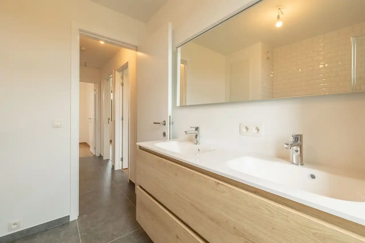 Nieuwbouw met vier slaapkamers, mooie tuin en centrale ligging foto 19