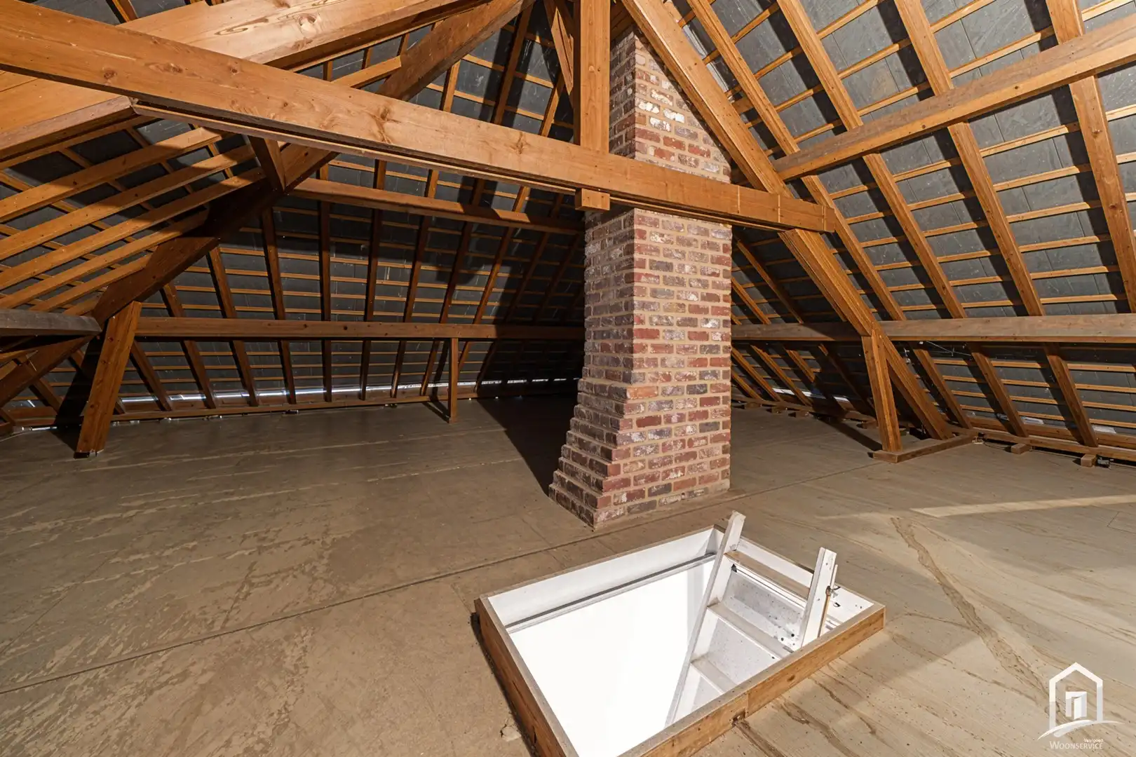 Zeer degelijke, ruime op te frissen gezinswoning te Okegem foto 22