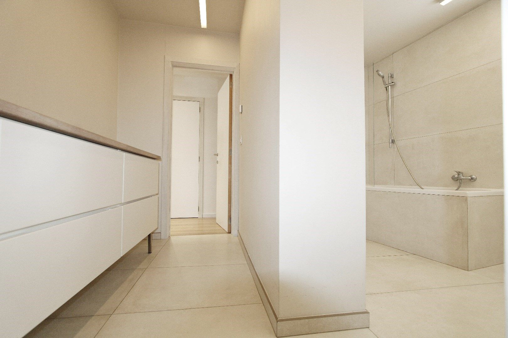 Handelshuis: Woning met winkel- kantoorruimte-vrij beroep in hartje Westkapelle te koop foto 7